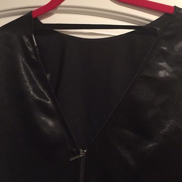 🎉1 hr sale🎉Armani exchange satin bell sleeve Dr - Picture 4 of 7